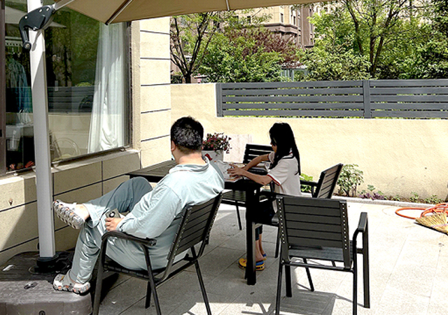 休闲家具铝合金塑木桌椅